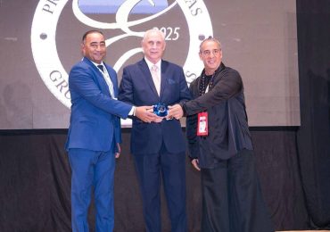 Flavio Acuña recibe reconocimiento internacional en FITUR e impulsa alianza estratégica para Punta Cana