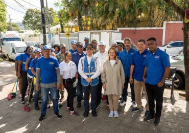 Alcaldía del DN realiza recuperación de espacio público y limpieza en Los Praditos