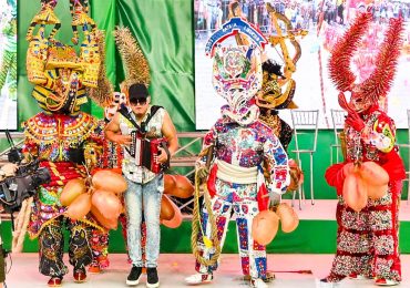 Carnaval de Santiago cierra su segundo domingo a golpe de música y Lechón