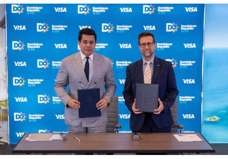 David Collado firma acuerdo con visa internacional para fortalcer la promoción turistica de RD