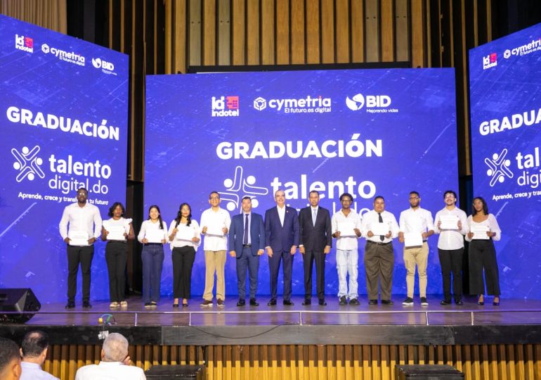 Presidente Abinader encabeza graduación de 5,000 jóvenes del programa Talento Digital
