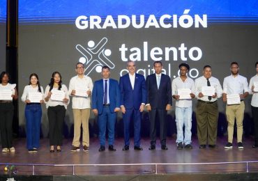 5 mil nuevos talentos digitales se gradúan en acto encabezado por el presidente Abinader