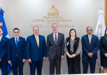 Hacienda y FIBA firman acuerdo que fortalece la lucha contra el lavado de activos en el sector de juegos de azar
