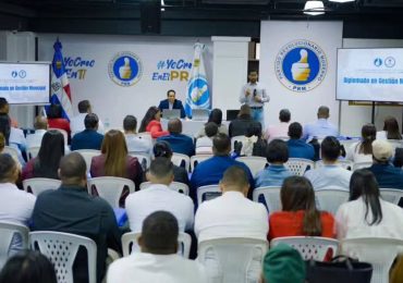 Manuel Conde imparte 1er módulo en diplomado de la escuela del PRM sobre Gestión Municipal