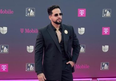 Salsero Lemar también sorprendió en la alfombra de Premio Lo Nuestro