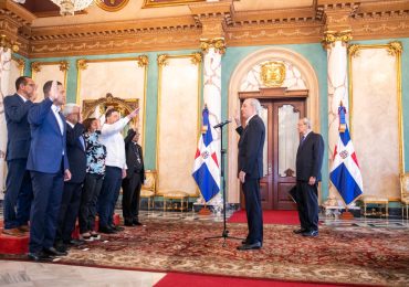 Abinader juramenta a los miembros que integran el Comité Gestor del Jardín Botánico de San Juan de la Maguana