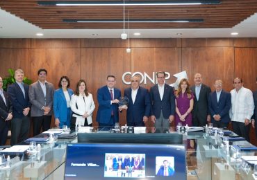 CONEP reconoce gestión de Yayo Sanz Lovatón en la DGA y proyecta continuidad estratégica en el MICM