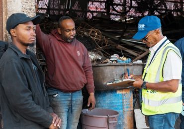 VIDEO | Autoridades realizan en Villa Consuelo operativo de notificación a metaleras