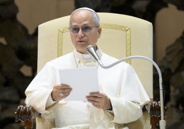 El papa nombra a una monja croata de 36 años viceportavoz del Vaticano