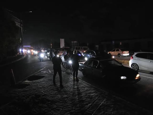 Otro blackout deja sin servicio eléctrico a gran parte del país