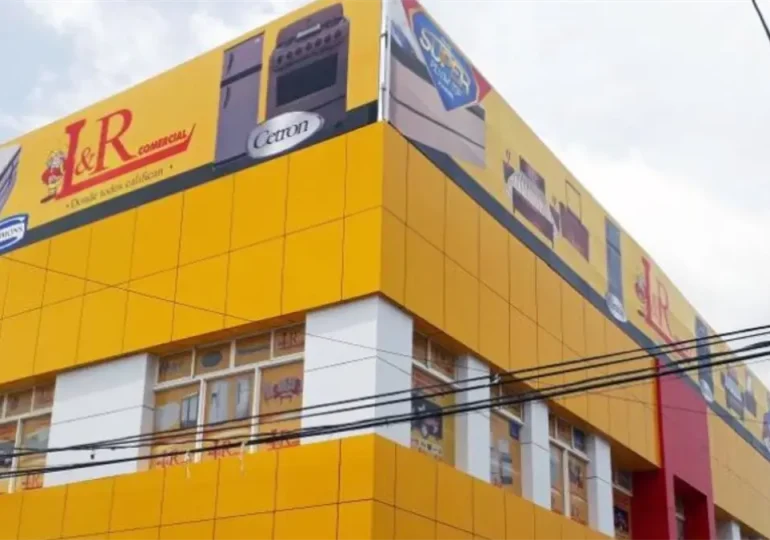 L&R Comercial emite comunicado tras incendio que destruyó tienda en Villa Mella