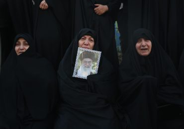 Irán confirma la muerte de Jameneí y promete una gran operación militar en venganza