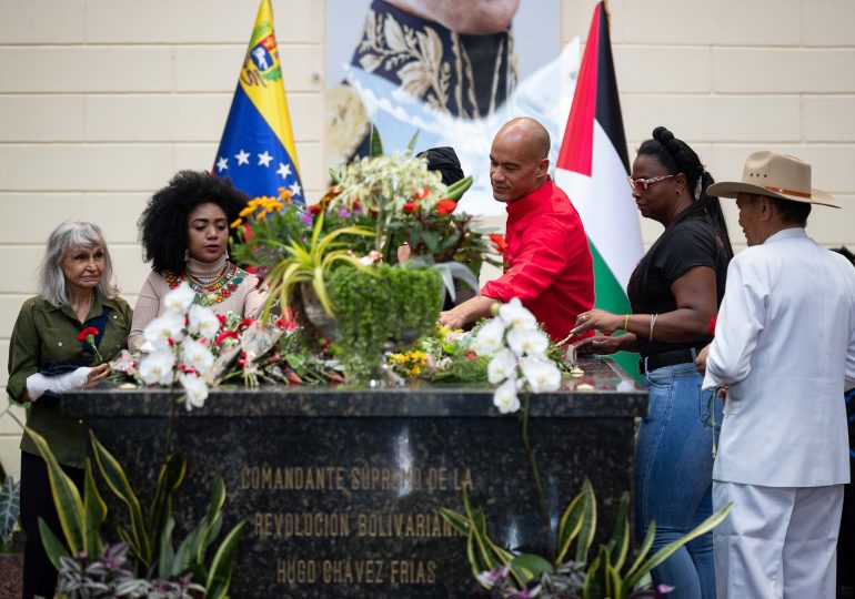 Oficialismo venezolano marcha para reivindicar el legado de Chávez, "más vivo que nunca"
