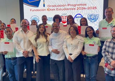 Fundación iQtek fortalece el talento digital con graduación de 30 jóvenes