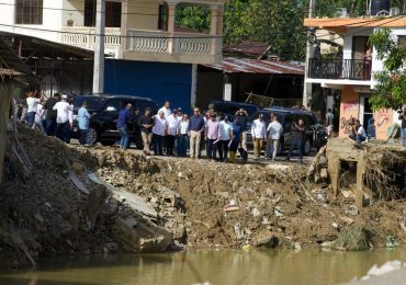 Abinader visita zonas impactadas por inundaciones en Gaspar Hernández y ordena compensaciones para afectados