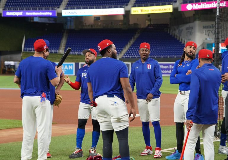 Equipo dominicano que participará en el Clásico Mundial de Béisbol practica en conjunto por primera vez en Miami