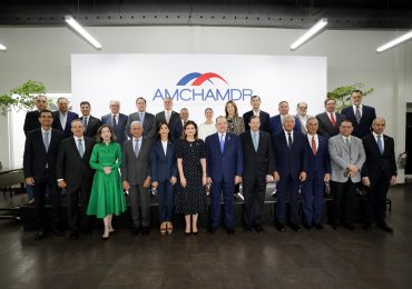 Raquel Peña asiste a Almuerzo Amchamdr y destaca el compromiso del Gobierno con la estabilidad macroeconómica
