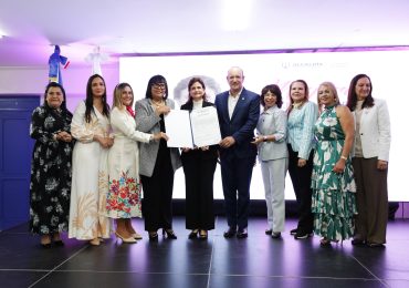 Reconocen a Raquel Peña y a otras 24 santiagueras por sus aportes y trayectorias