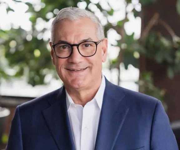 Gonzalo Castillo renueva su licencia de conducir