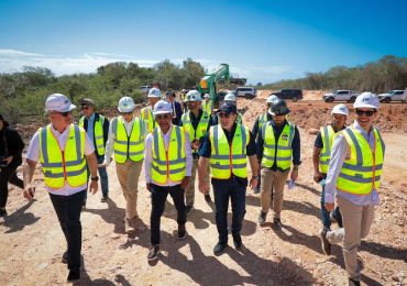 Video | Ministro Paliza recorre construcción del Aeropuerto Internacional Cabo Rojo; avanza conforme al cronograma
