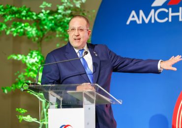 Almuerzo Amchamdr: Magín Díaz destaca el firme compromiso del Gobierno para potenciar el crecimiento económico