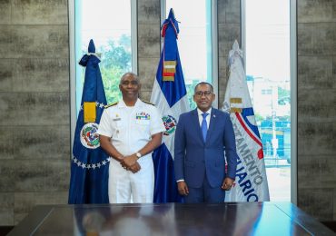 Departamento Aeroportuario y Armada acuerdan apoyo en situaciones de riesgo