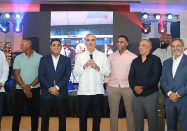 Presidente Luis Abinader agasaja a la selección dominicana previo al Clásico Mundial de Béisbol