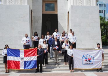 CONALECHE deposita ofrenda floral en el Altar de la Patria en honor a los héroes de la Independencia Nacional