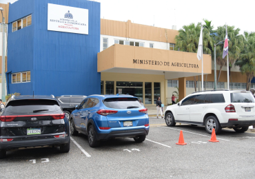 Directores regionales y departamentales desvinculados del Ministerio de Agricultura denuncian negativa del nuevo ministro de pagar deuda de más RD$130 millones